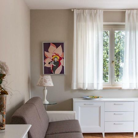 2-Bedroom Apt, With Balcony & Aircondition - 50 M From The Beach Marina di Pietrasanta Eksteriør bilde