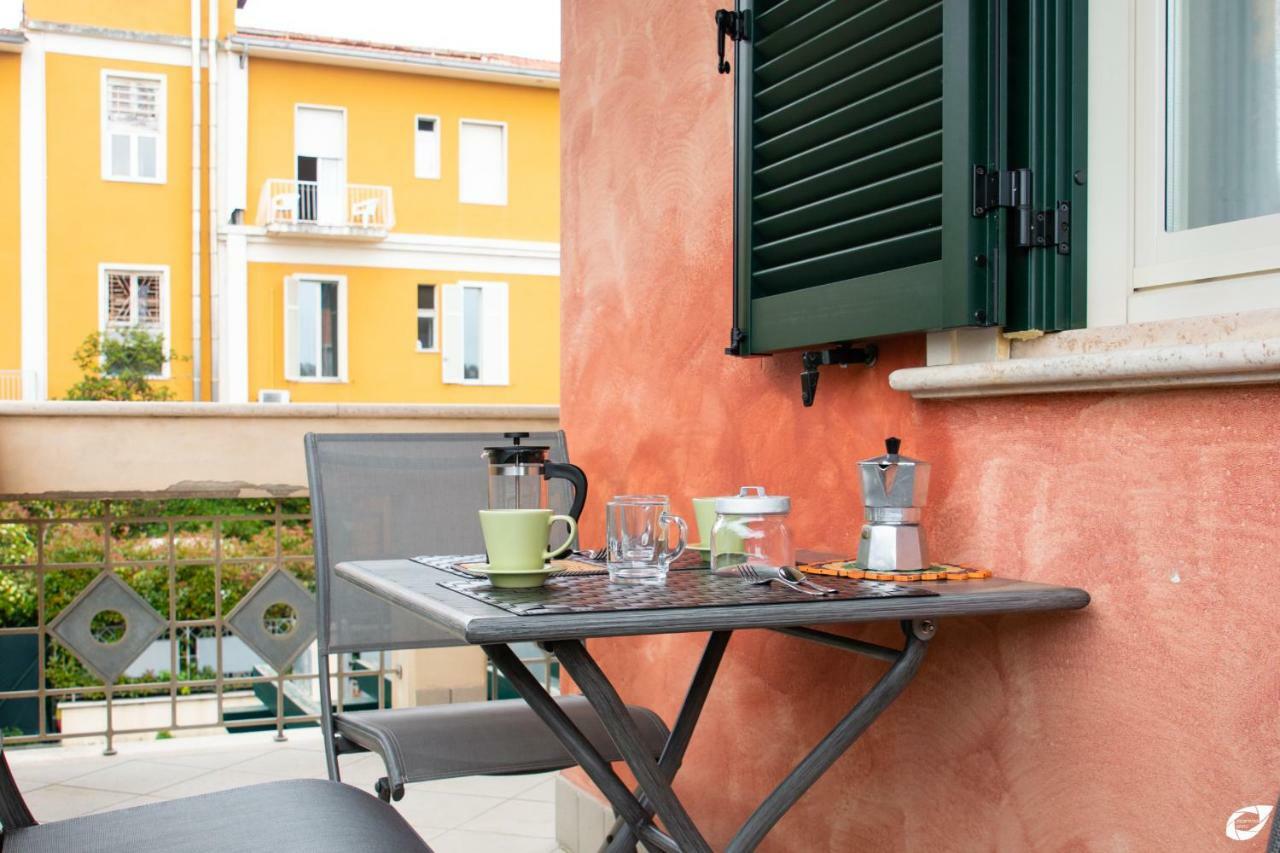 2-Bedroom Apt, With Balcony & Aircondition - 50 M From The Beach Marina di Pietrasanta Eksteriør bilde