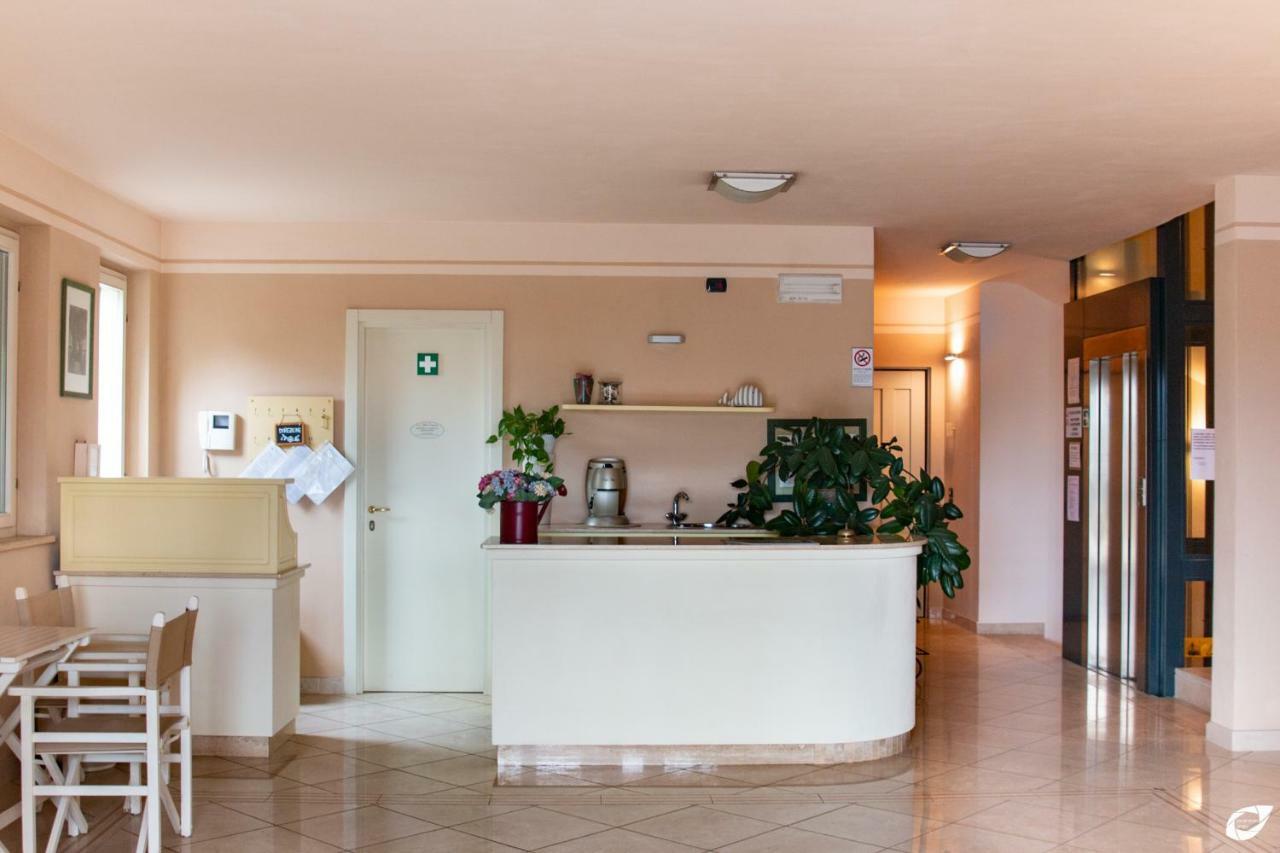 2-Bedroom Apt, With Balcony & Aircondition - 50 M From The Beach Marina di Pietrasanta Eksteriør bilde