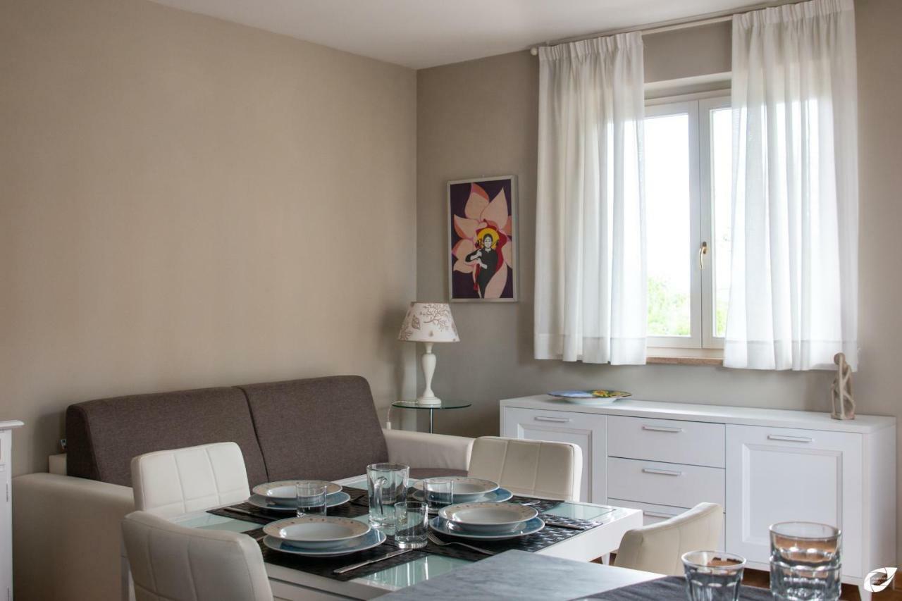 2-Bedroom Apt, With Balcony & Aircondition - 50 M From The Beach Marina di Pietrasanta Eksteriør bilde
