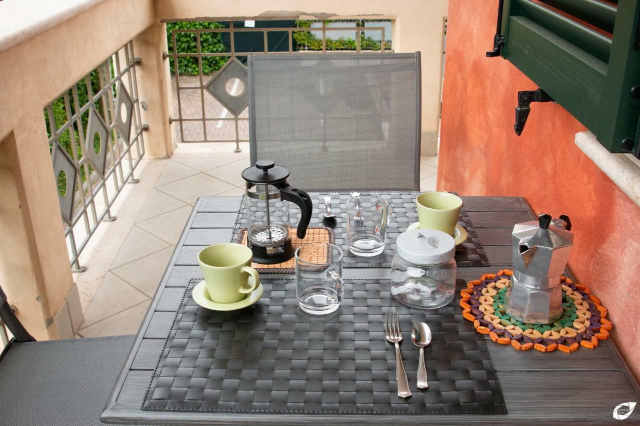 2-Bedroom Apt, With Balcony & Aircondition - 50 M From The Beach Marina di Pietrasanta Eksteriør bilde