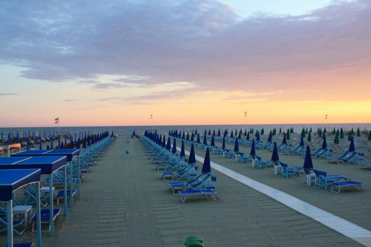 2-Bedroom Apt, With Balcony & Aircondition - 50 M From The Beach Marina di Pietrasanta Eksteriør bilde